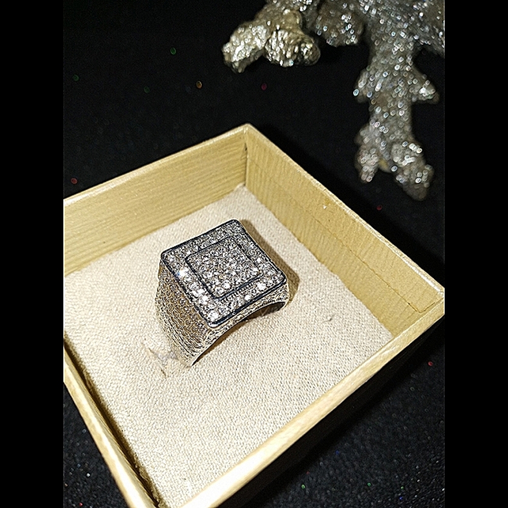 RING - Picture 4 of 6